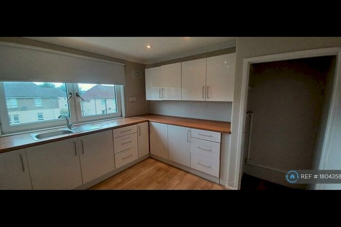 3 Bedroom Maisonette To Rent In Corsewall Street, North Lanarkshire, ML5