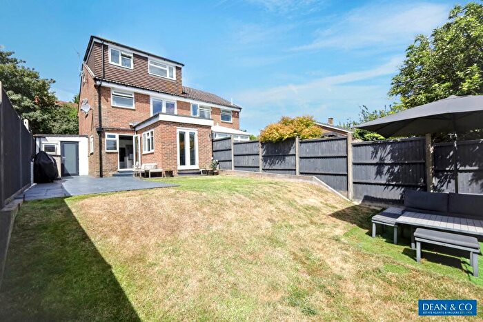 4 Bedroom Semi-Detached House For Sale In Bush Farm Drive, Portslade, Brighton & Hove, BN41