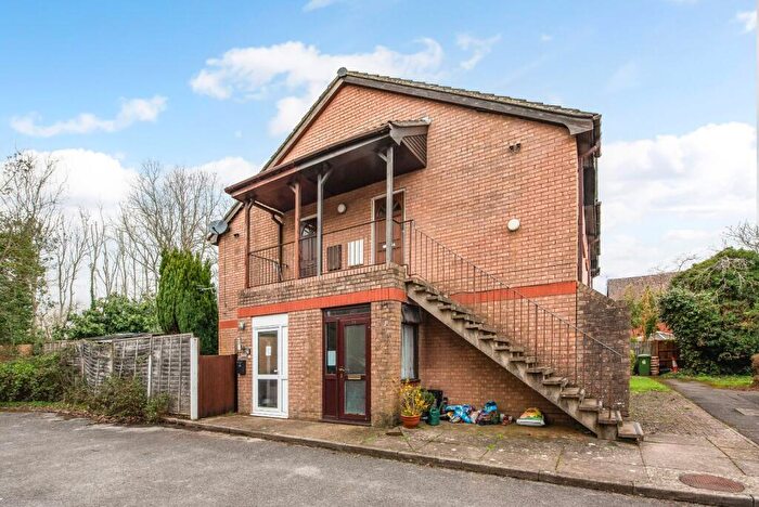 1 Bedroom Flat For Sale In Kings Road, Petersfield, Hampshire, GU32