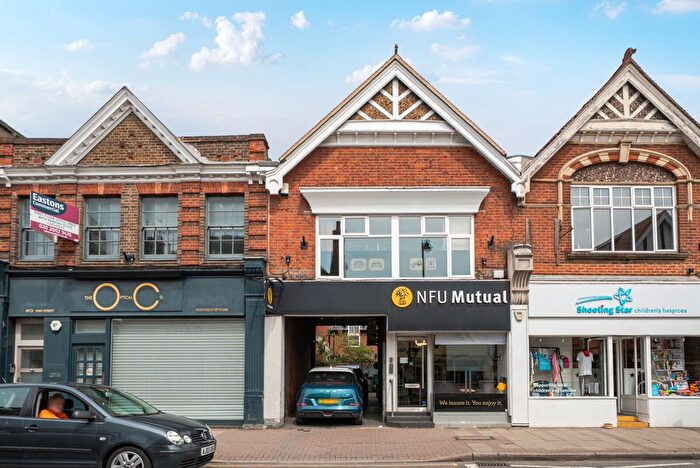 2 Bedroom Flat To Rent In High Street, Cobham, KT11