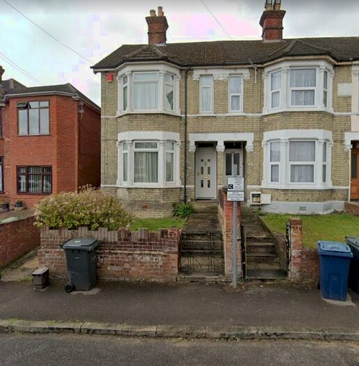 4 Bedroom Semi-Detached House To Rent In Roberts Road, HP13