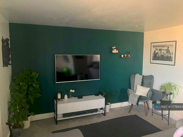 2 Bedroom Flat To Rent In Park Heights Court, London, E14