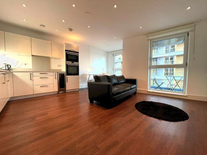 2 Bedroom Flat To Rent In Queensland Road, Highbury, London, N7