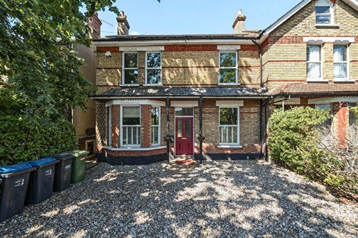 5 Bedroom Semi-Detached House For Sale In Waddon Road, Croydon, CR0