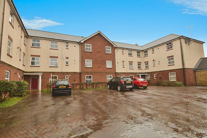 2 Bedroom Flat For Sale In Angus Drive, Kennington, Ashford, Kent, TN24