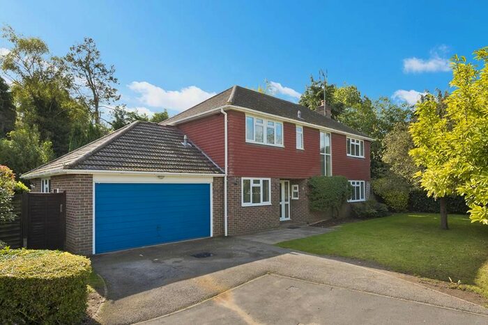4 Bedroom Detached House To Rent In Pendennis Close, West Byfleet, KT14