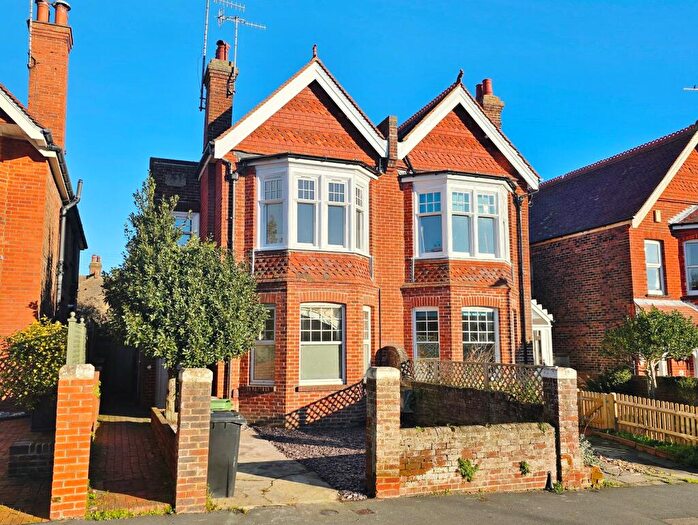 2 Bedroom Flat To Rent In Milton Road, BN21