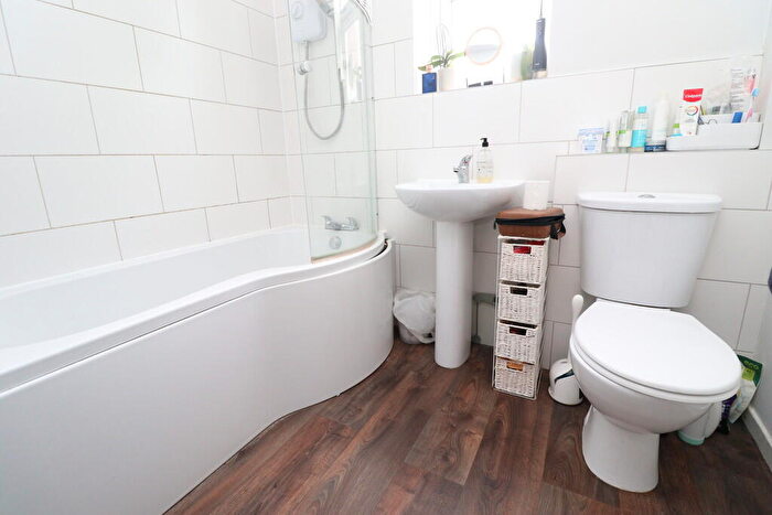 2 Bedroom Detached House For Sale In Fiskerton Road, Cherry Willingham, Lincoln, LN3