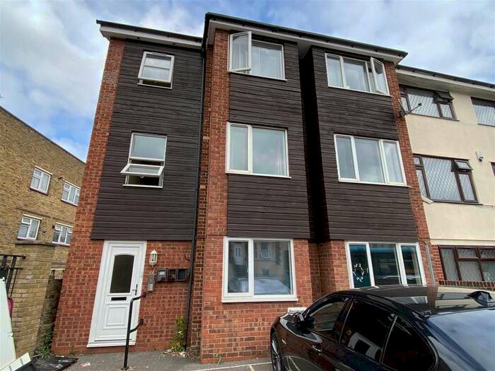 2 Bedroom Flat To Rent In Milton Road, Gravesend, Kent, DA12