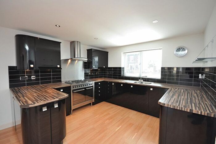 4 Bedroom Semi Detached House To Rent In Calder Grove, Wakefield, WF4