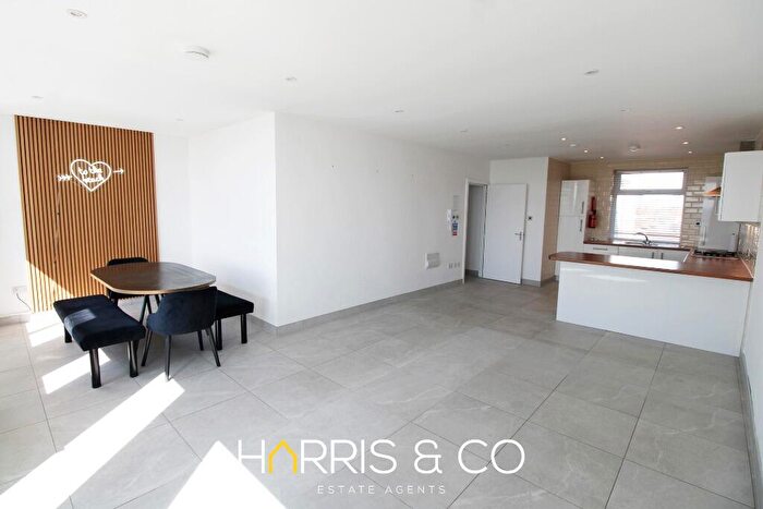 2 Bedroom Flat To Rent In Queens Promenade, Blackpool, FY2