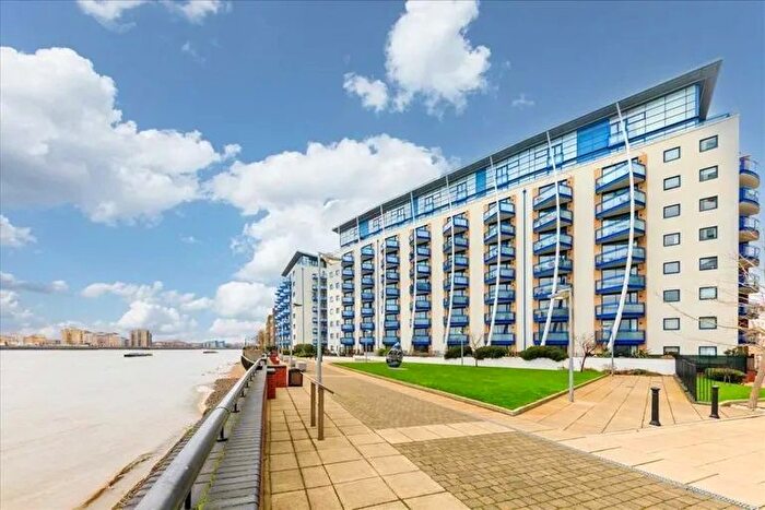2 Bedroom Flat To Rent In Newton Place, London, E14