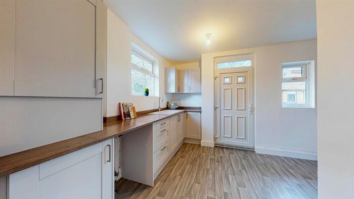 3 Bedroom Semi-Detached House To Rent In Gill View, Consett, DH8