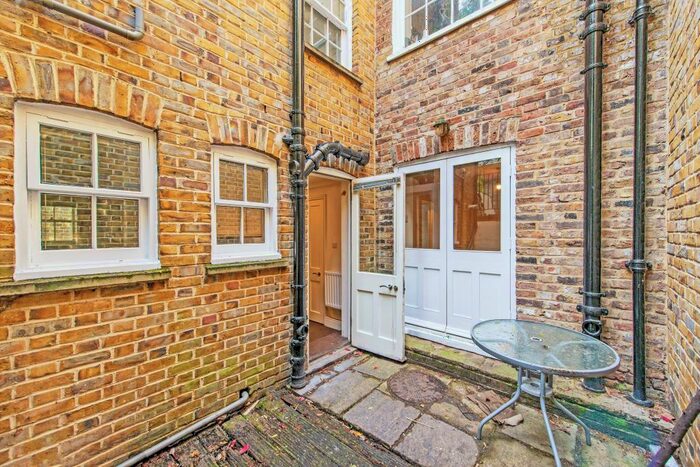 1 Bedroom Flat To Rent In St. John Street, London, EC1V