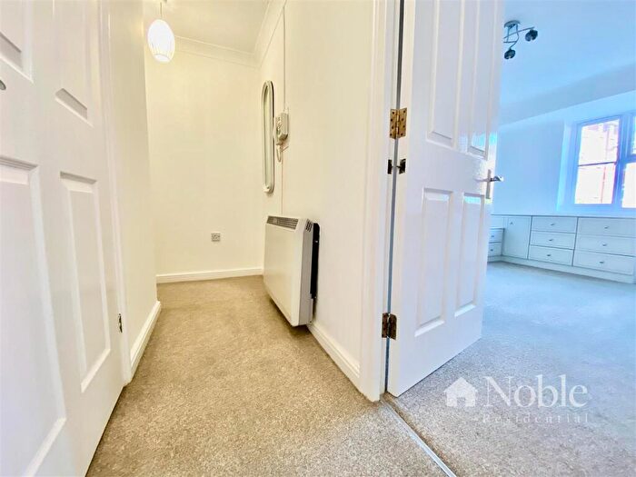 1 Bedroom Retirement Property To Rent In Queenswood House, Eastfield Road, Brentwood, CM14