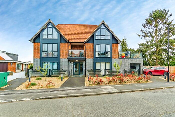 2 Bedroom Flat For Sale In Lynne Close, South Croydon, CR2