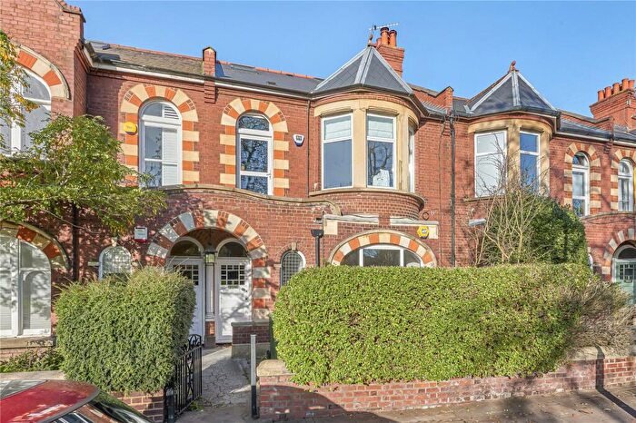 2 Bedroom Maisonette For Sale In Emmanuel Road, London, SW12