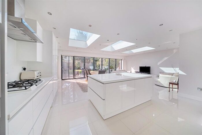 5 Bedroom Semi-detached House For Sale In Clarendon Gardens, Wembley, HA9