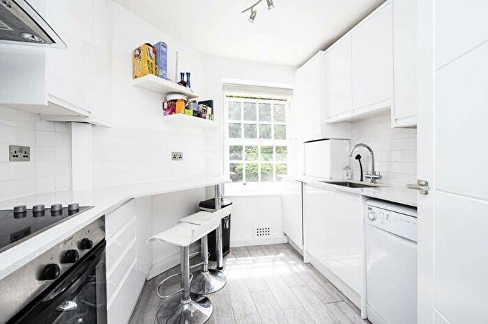 3 Bedroom Apartment To Rent In Corringham Road, Hampstead Garden Suburb, NW11