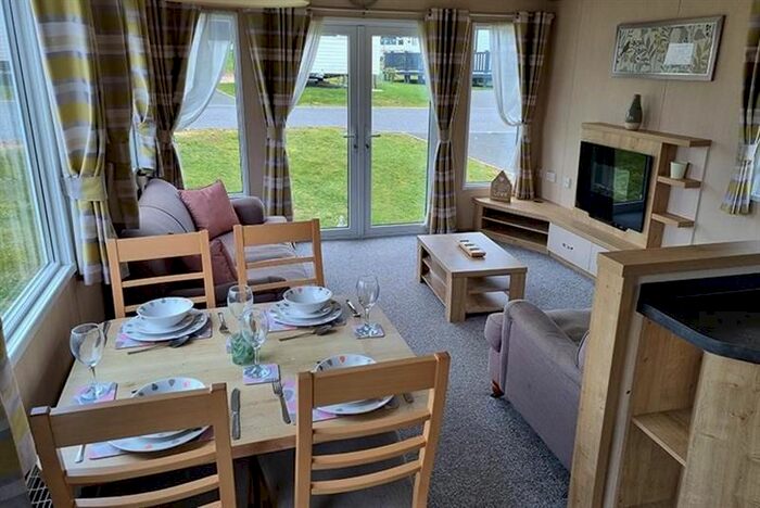 2 Bedroom Mobile/park Home For Sale In Hillway Road, Bembridge, PO35
