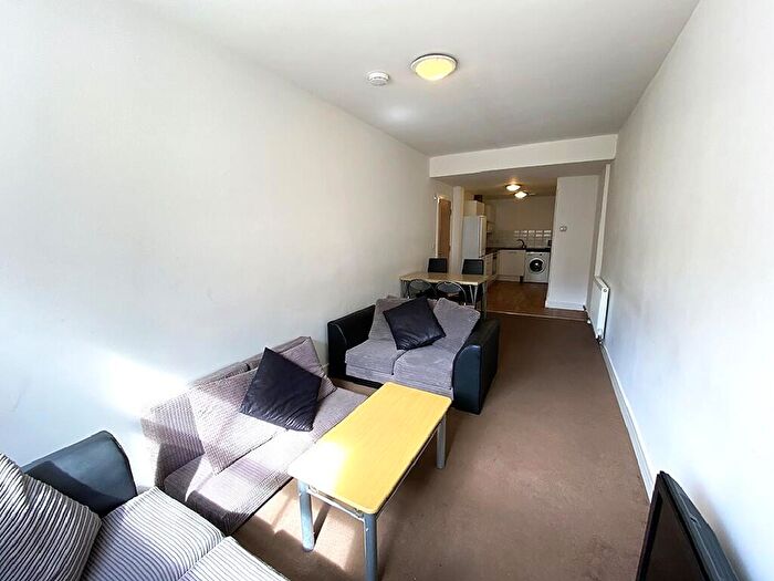 4 Bedroom Flat To Rent In Queen Street, Portsmouth, PO1