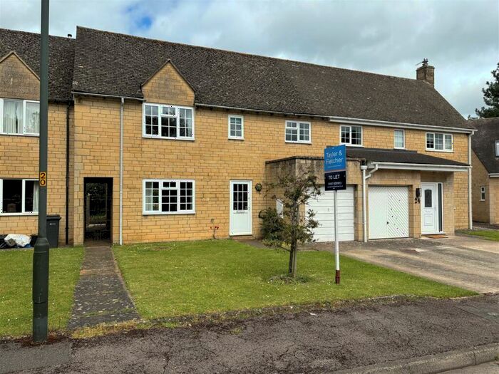 3 Bedroom Terraced House To Rent In Lamberts Field, Bourton-on-the-Water, GL54