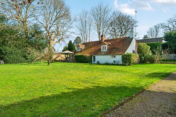 3 Bedroom Detached House For Sale In Chapel Gardens, Lindford, GU35