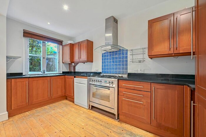 2 Bedroom Flat To Rent In Sinclair Gardens, London, W14