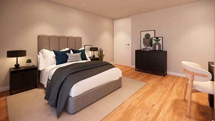 2 Bedroom Flat To Rent In Bank Street, Gravesend, Kent, DA12