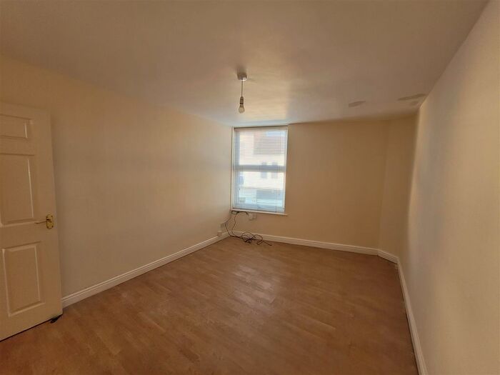 2 Bedroom Flat To Rent In Field Street, Shepshed, Loughborough, LE12