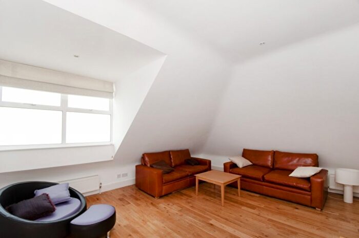 1 Bedroom Flat To Rent In Hayes Crescent, Temple Fortune, NW11