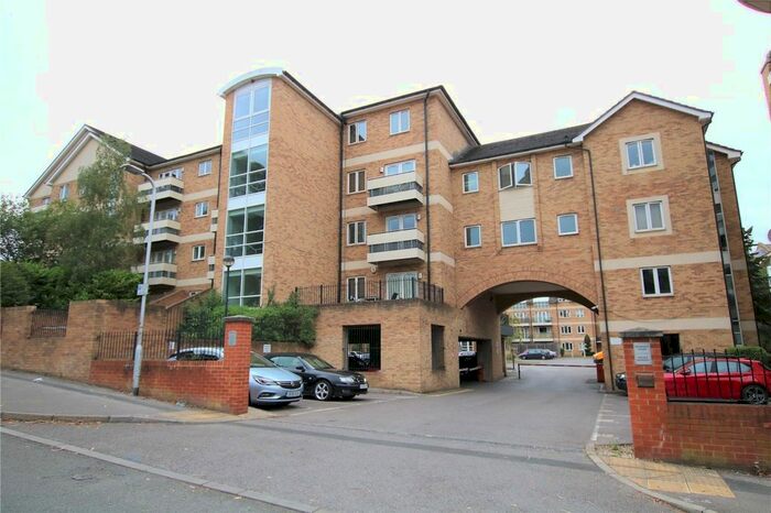 2 Bedroom Flat To Rent In Branagh Court, Oxford Road, Reading, Berkshire, RG30