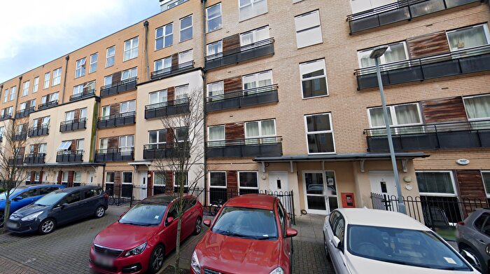 2 Bedroom Flat To Rent In Lanadron Close, Isleworth, TW7
