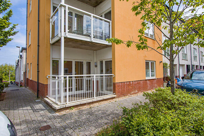 2 Bedroom Flat For Sale In Wain Close, Penarth Heights, Penarth, CF64