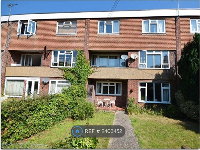 2 Bedroom Flat To Rent In Weydon Lane, Farnham, GU9