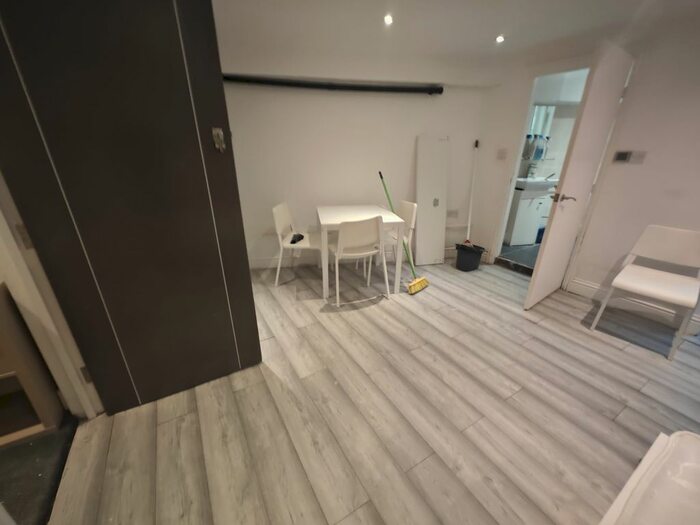 Studio To Rent In Stoke Newington Common, London, N16