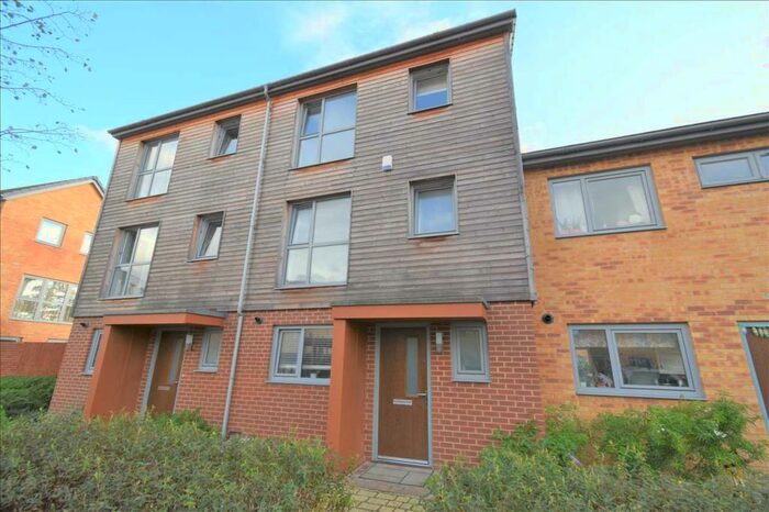 4 Bedroom House To Rent In Rambler Lane, Dartford, DA1