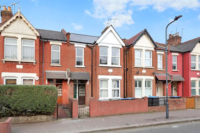 3 Bedroom Flat To Rent In Deacon Road, London, NW2