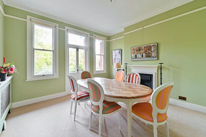 2 Bedroom Flat To Rent In Prince Of Wales Drive, Battersea, London, SW11