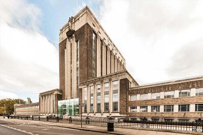 1 Bedroom Flat To Rent In Great West Road, Brentford, TW8