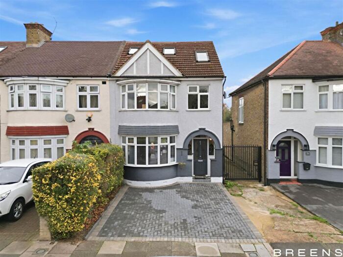 4 Bedroom End Of Terrace House For Sale In Trinity Avenue, Enfield, EN1