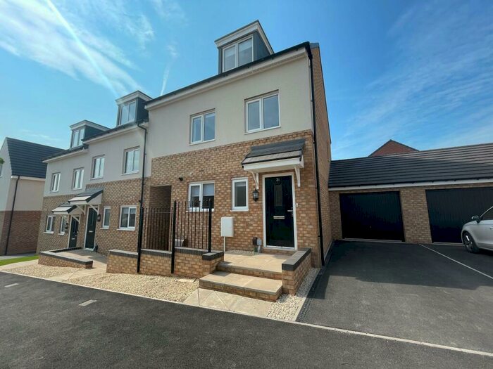 3 Bedroom House To Rent In Harviston Avenue, Gedling, NG4