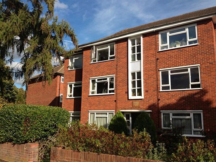 2 Bedroom Flat To Rent In Russell Court, Surbiton, KT6