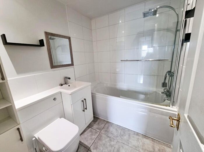 2 Bedroom Flat To Rent In Bedwell Crescent, Stevenage, SG1
