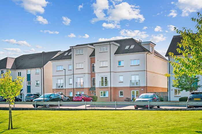 2 Bedroom Flat For Sale In Rollock Street, Stirling, FK8