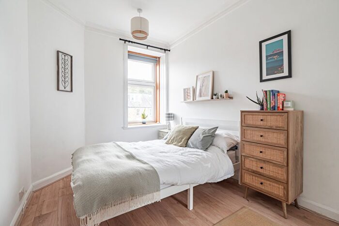 1 Bedroom Flat For Sale In / Craigcrook Place, Edinburgh, EH4