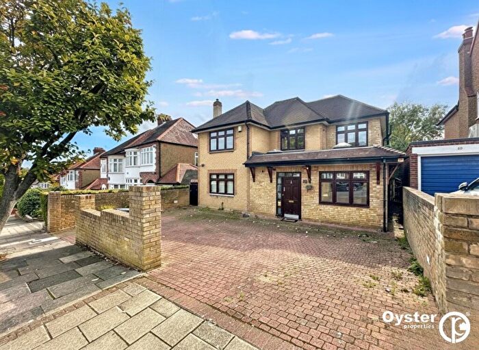 4 Bedroom Detached House To Rent In Laurel Way, London, N20