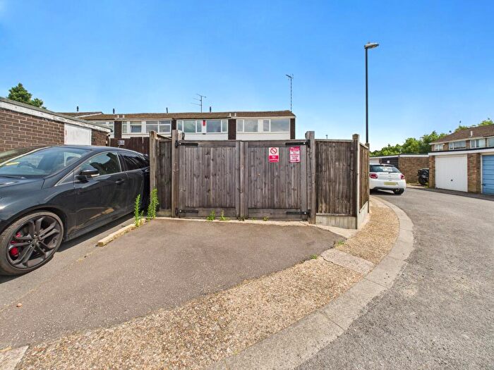 3 Bedroom End Of Terrace House For Sale In Billington Close, Stoke Green, Coventry, CV2