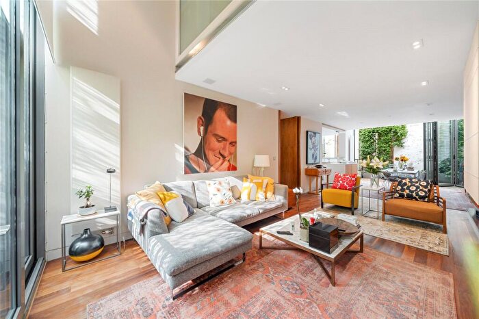 4 Bedroom Mews For Sale In Haven Mews, Barnsbury, London, N1