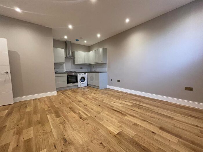 3 Bedroom Apartment To Rent In Pioneer House, Fleet, GU51